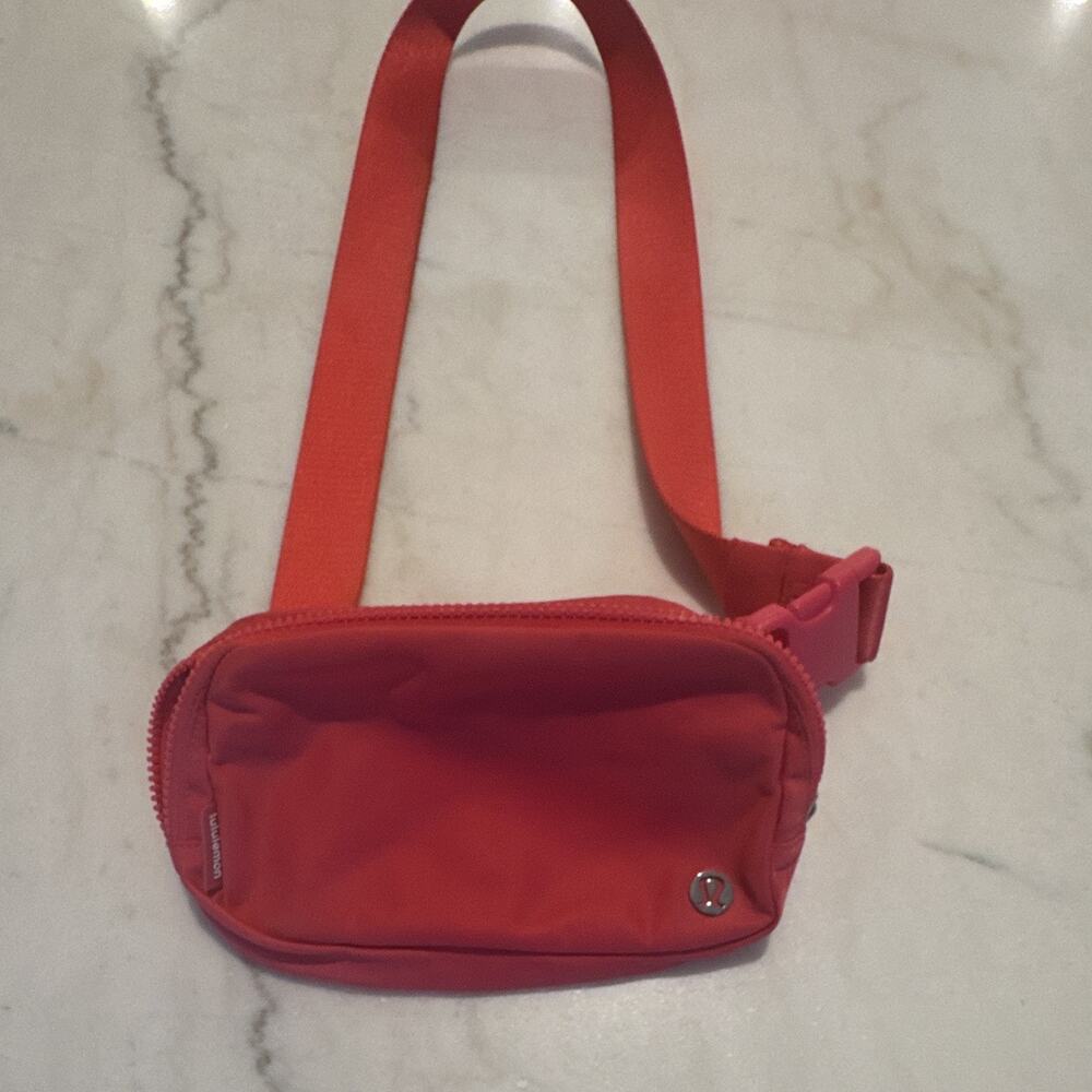 Lululemon Waste Or Shoulder Bad One Size Hot pink 0172